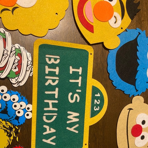 Party supplies - Picture 2 of 3